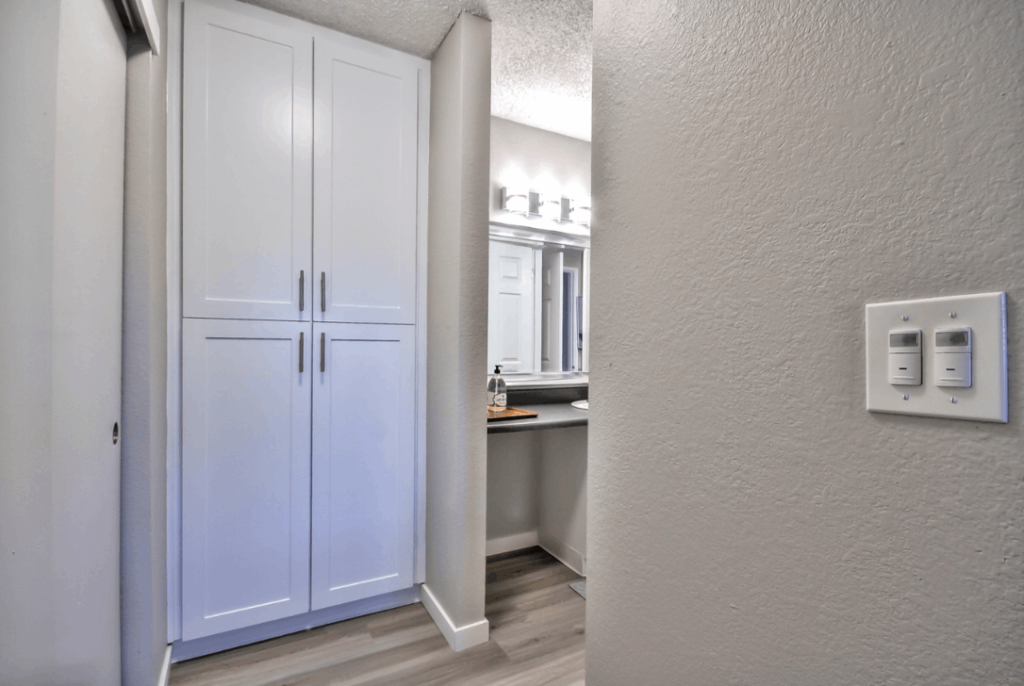 Hallway looking into bathroom